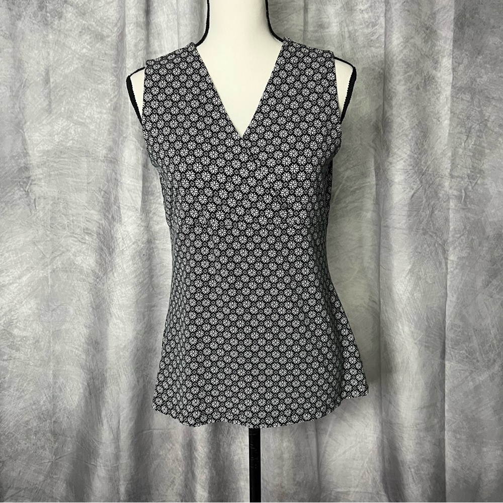 Croft & Barrow Black and White Floral Print Faux Wrap Tank Top - Medium